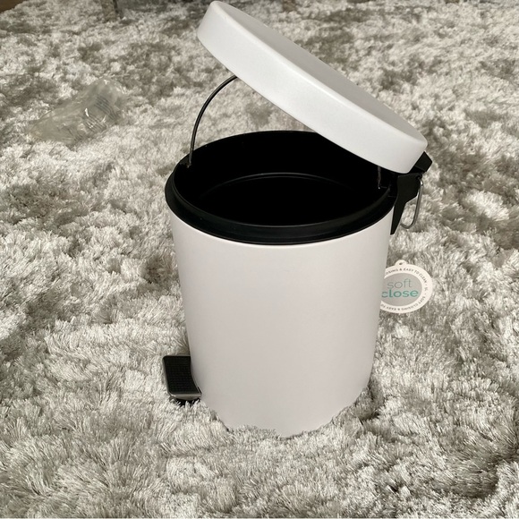Soft Close White Baby Diaper Pail NWT - Picture 3 of 5